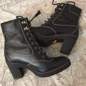 LIKE NEW BLACK TIMBERLAND BOOTS SIZE 8